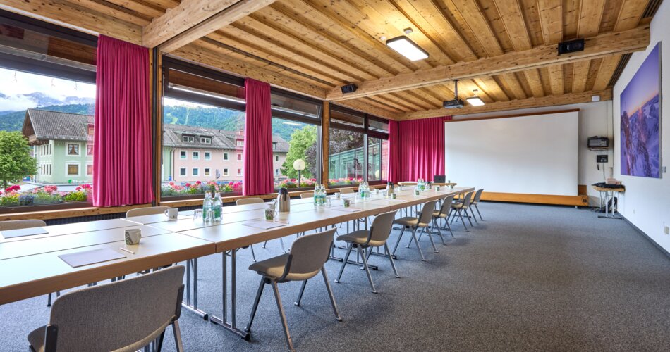 Blick in den Raum Zugspitze mit Bestuhlung im Kongresshaus Garmisch-Partenkirchen | © Marc Gilsdorf