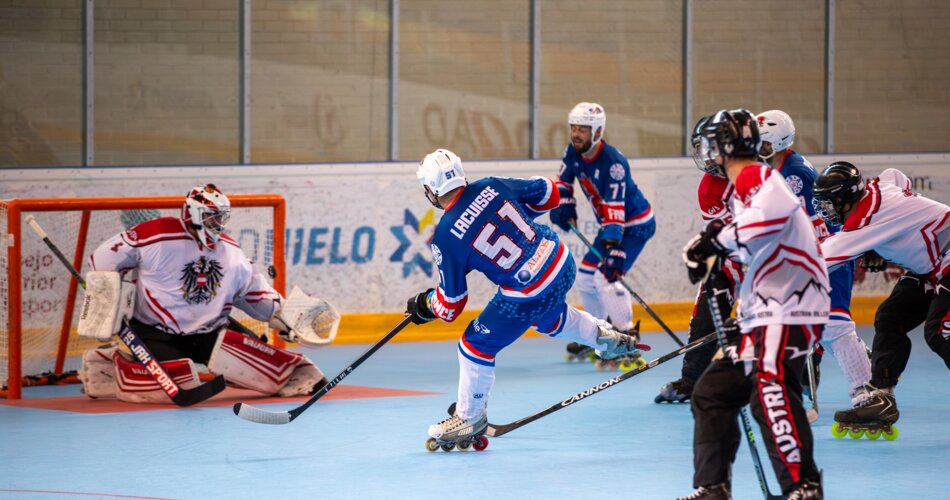 Blick auf Spieler beim Inline Hockey | © MIHWA