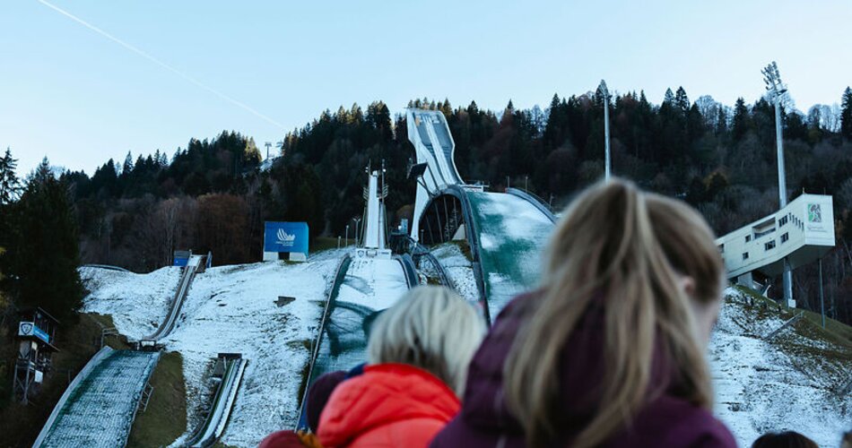 Blick auf die Olympiaskisprungschanze | © GaPa Tourismus GmbH/Laura Schmatz