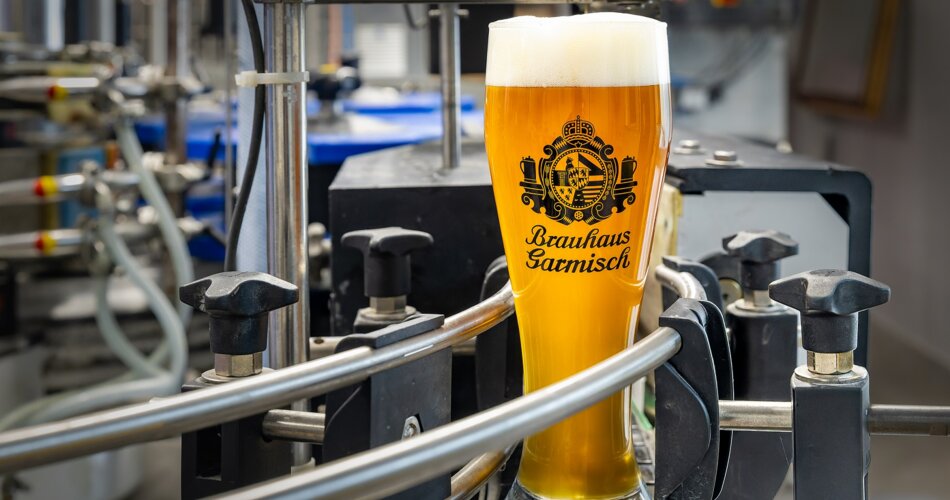 Blick auf ein Glas Bier im Brauhaus Garmisch | © Claudia Becker