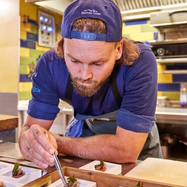 Koch Michael Zscharschuch des 4Eck Restaurants in Garmisch-Partenkirchen | © Marc Gilsdorf