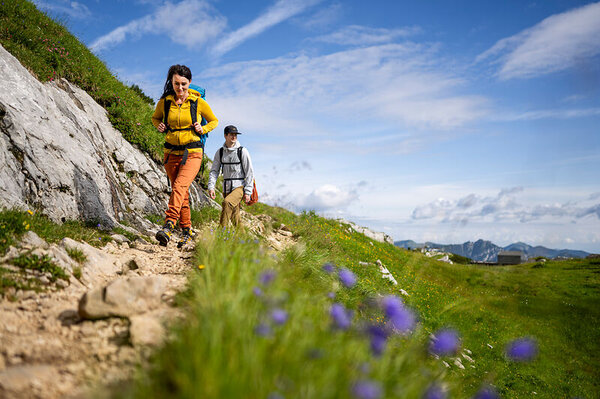 Wandern im Sommer | © GaPa Tourismus GmbH/ stadlerphoto.com Paar beim Wandern im Garmisch Classic Gebiet im Sommer | © GaPa Tourismus GmbH/ stadlerphoto.com