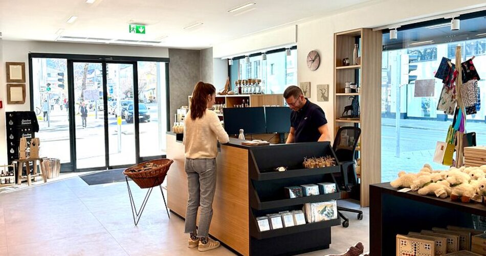Blick in den GaPa Shop in der Tourist Information | © GaPa Tourismus GmbH