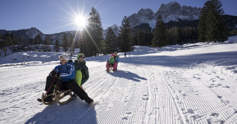 Winterspaß mit dem Schlitten in Grainau | © ZABT/Mattias Aletsee